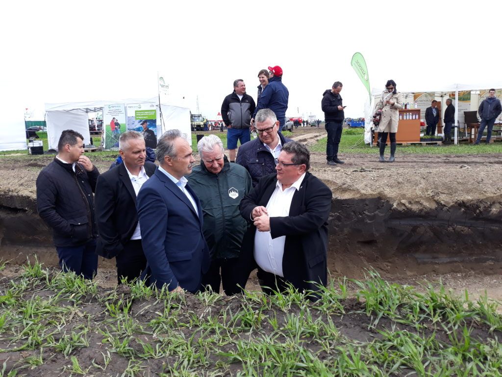Túl sok rossz történt 2021-ben és csökken a termelési kedv a Magyar Állattenyésztők Szövetségének elnöke, Zászlós Tibor (jobbra) szerint - Fotó: Magro.hu, CSZS, Mezőfalva