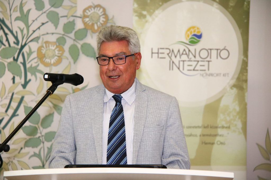 A Kertészettudományi Intézet igazgatója, Dr. Helyes Lajos