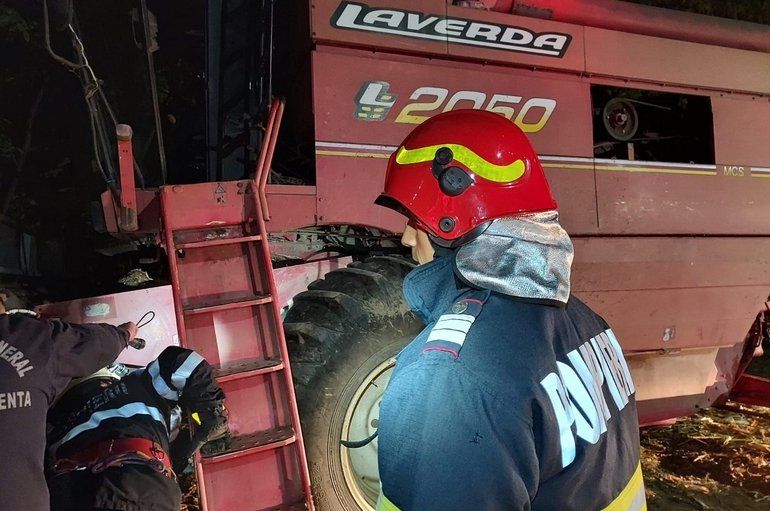 A Laverda kombájn kigyulladt, de szerencsére nem kapott lángra, így nem keletkezett kár - Fotó: Szatmár.ro