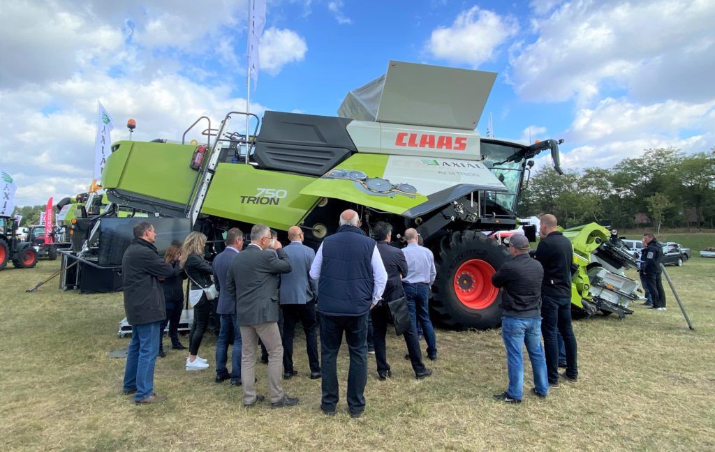 A CLAAS TRION 750 kombájn sajtóbemutatója a XXVIII. Alföldi Állattenyésztési és Mezőgazda Napok Szakkiállítás és Vásár helyszínén, Hódmezővásárhelyen - Fotó: BT, Magro.hu