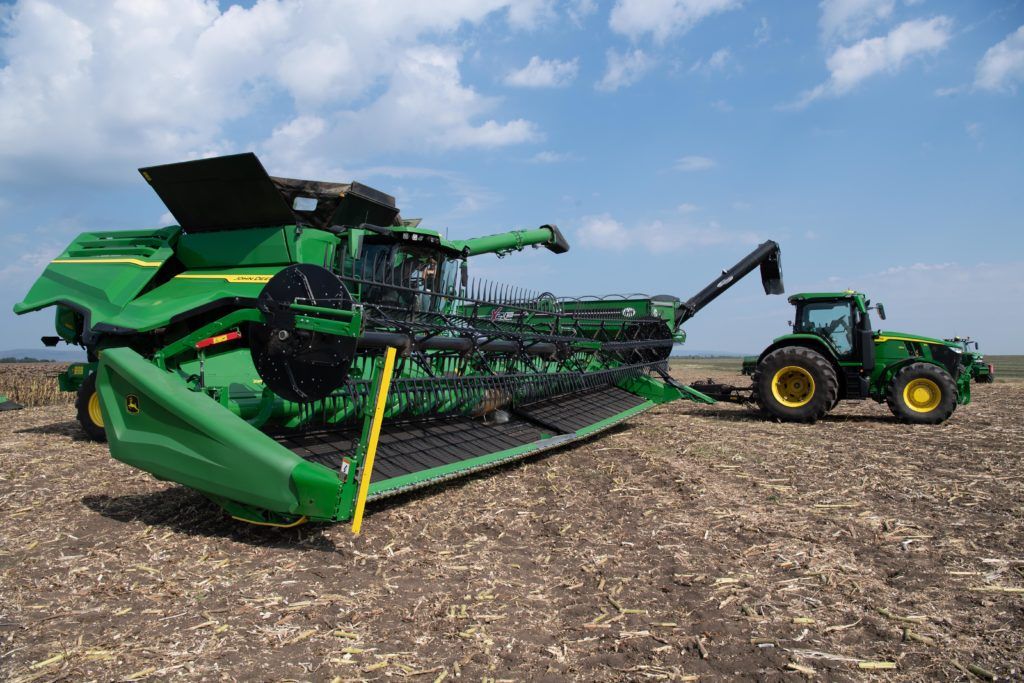 A hatalmas John Deere X9 kombájn Mezőkövesden