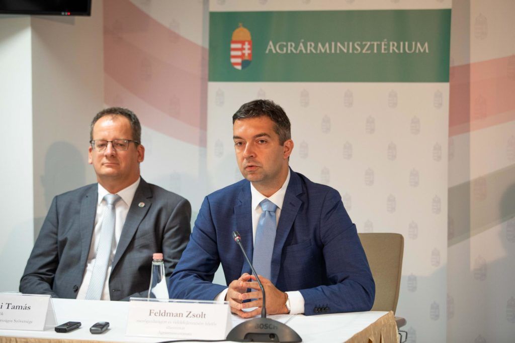 Balról a Gabonatermesztők Országos Szövetségének elnöke, Petőházi Tamás, mellette az Agrárminisztérium mezőgazdaságért és vidékfejlesztésért felelős államtitkára, Feldman Zsolt - Fotó: Fekete István