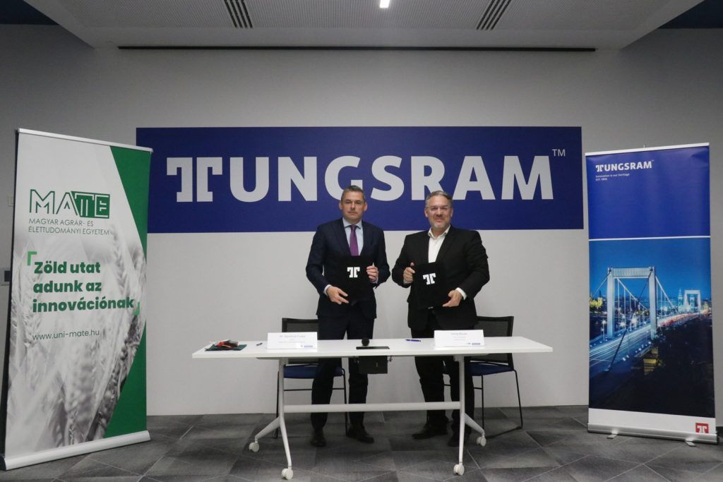 Prof. Dr. Gyuricza Csaba, a MATE rektora és Jörg Bauer, a Tungsram elnök-vezérigazgatója