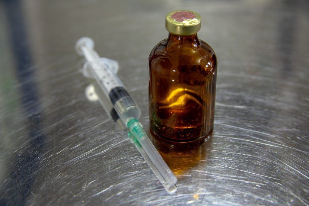 Az antibiotikumok megjelenését a rezisztens baktériumok élték túl, a gyógyszerekre érzékeny fajták pedig visszaszorultak