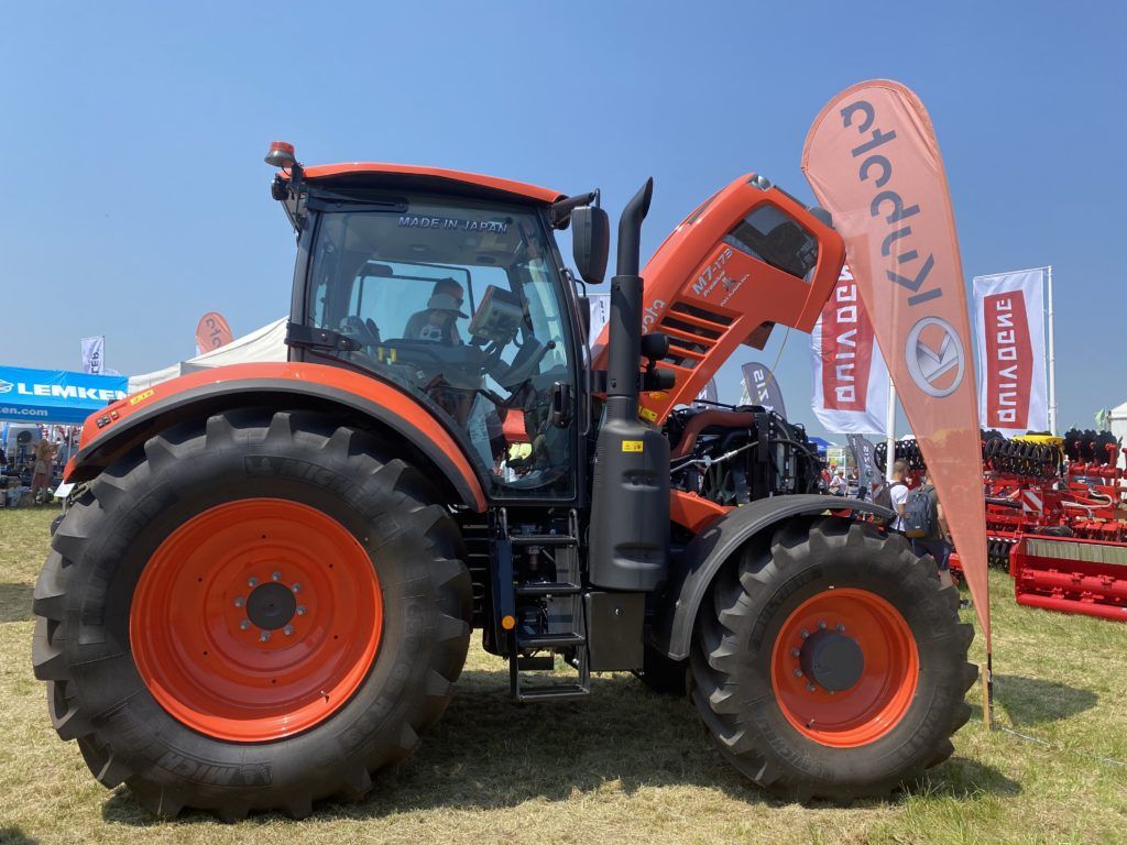 Prémium traktor kategóriában a Kubota M7 várta a termelőket - Fotó: Magro.hu, Mezőfalva