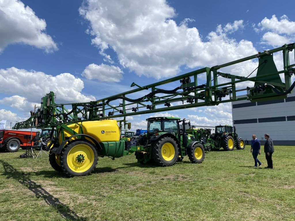John Deere gépkapcsolat a KITE Zrt. logisztikai központjában tartott, precíziós technológiák köré szervezett rendezvényén, Nádudvaron - Fotó: Magro.hu, BT