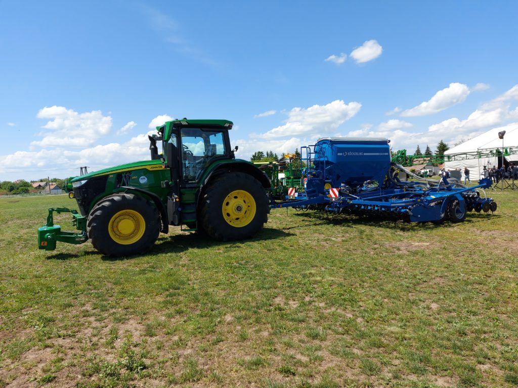 Köckerling és John Deere gépkapcsolat - Fotó: Magro.hu, CSZS, Nádudvar