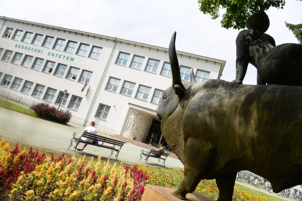 Új Agrár Genomikai és Biotechnológiai Központ kezdte meg munkáját a Debreceni Egyetem Mezőgazdaság-, Élelmiszertudományi és Környezetgazdálkodási Karán