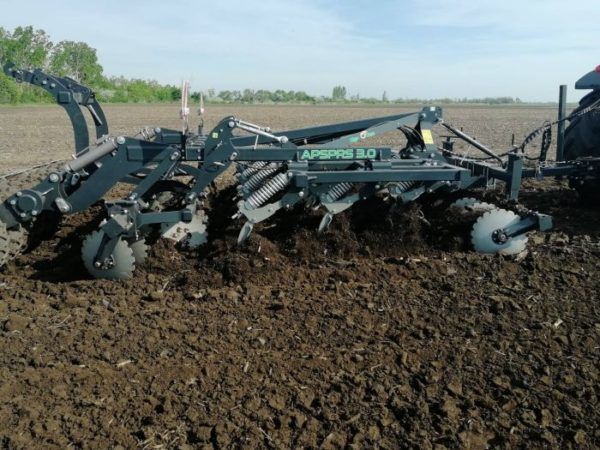 Agro-Tom APSP RS 3.0 féligfüggesztett szántóföldi kultivátor