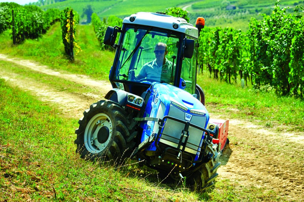 This image has an empty alt attribute; its file name is BCS-traktor-a-szoloben-munka-kozben-1024x681.jpg