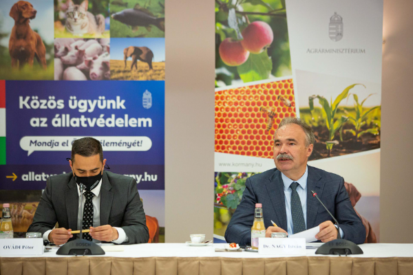 a Nemzeti Állatvédelmi Tanács alakuló ülésén meghatározták az állatvédelem és az állatjólét minél jobb szintjének eléréséhez szükséges lépéseket - Fotó: Fekete István