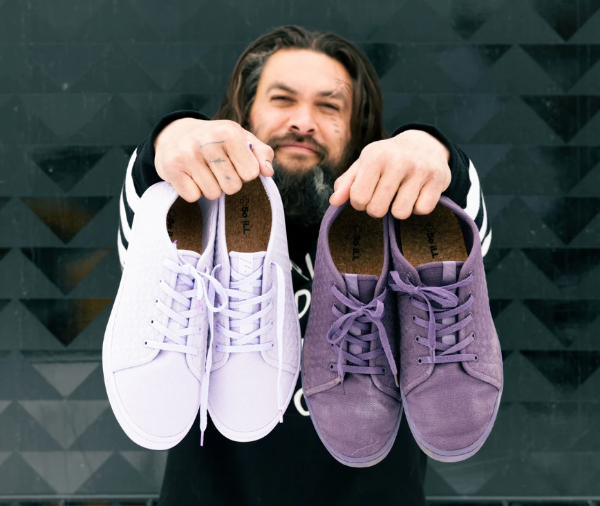Jason Momoa és az alga alapanyagú cipők - Fotó: ontheroam.soillholds.com
