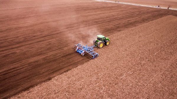 Szándéknyilatkozatot írt alá Gyuricza Csaba, a Magyar Agrár- és Élettudományi Egyetem (MATE) megbízott rektora és a Digitális jólét program (DJP) szakmai vezetője a digitalizáció agrár- és logisztikai területein való együttműködésről