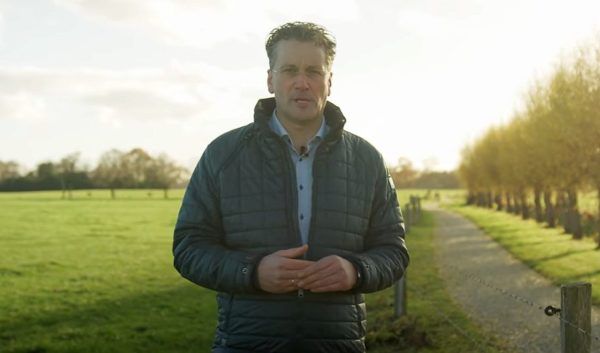 A tehénvécé megalkotója, Henk Hanskamp