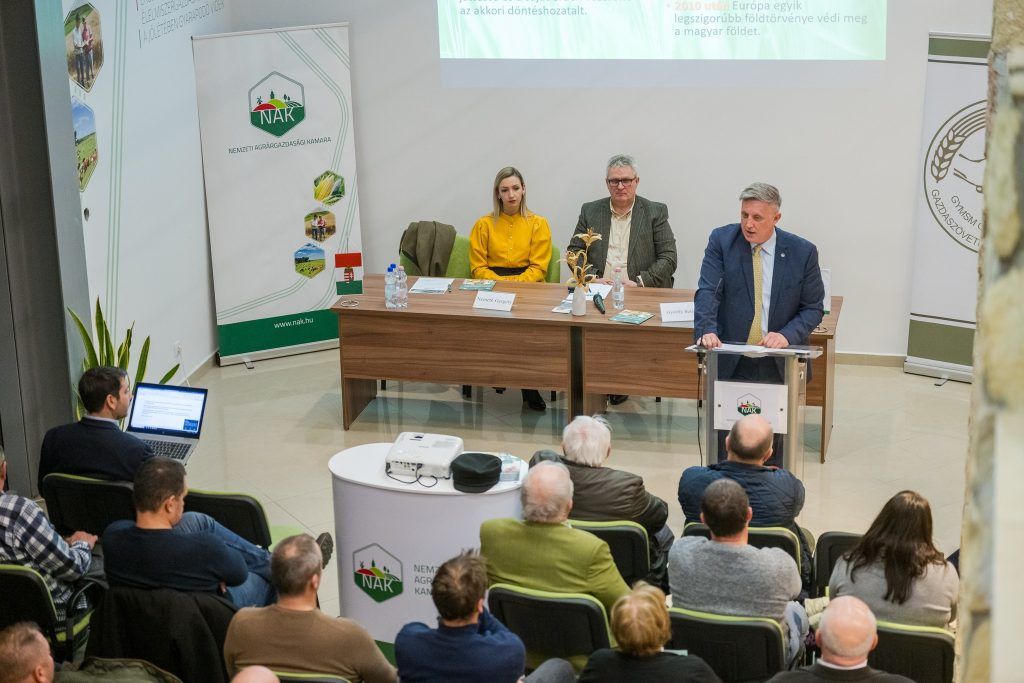 Győrffy Balázs, a NAK elnöke beszélt Győrben a támogatások részleteiről is - Fotó: FB
