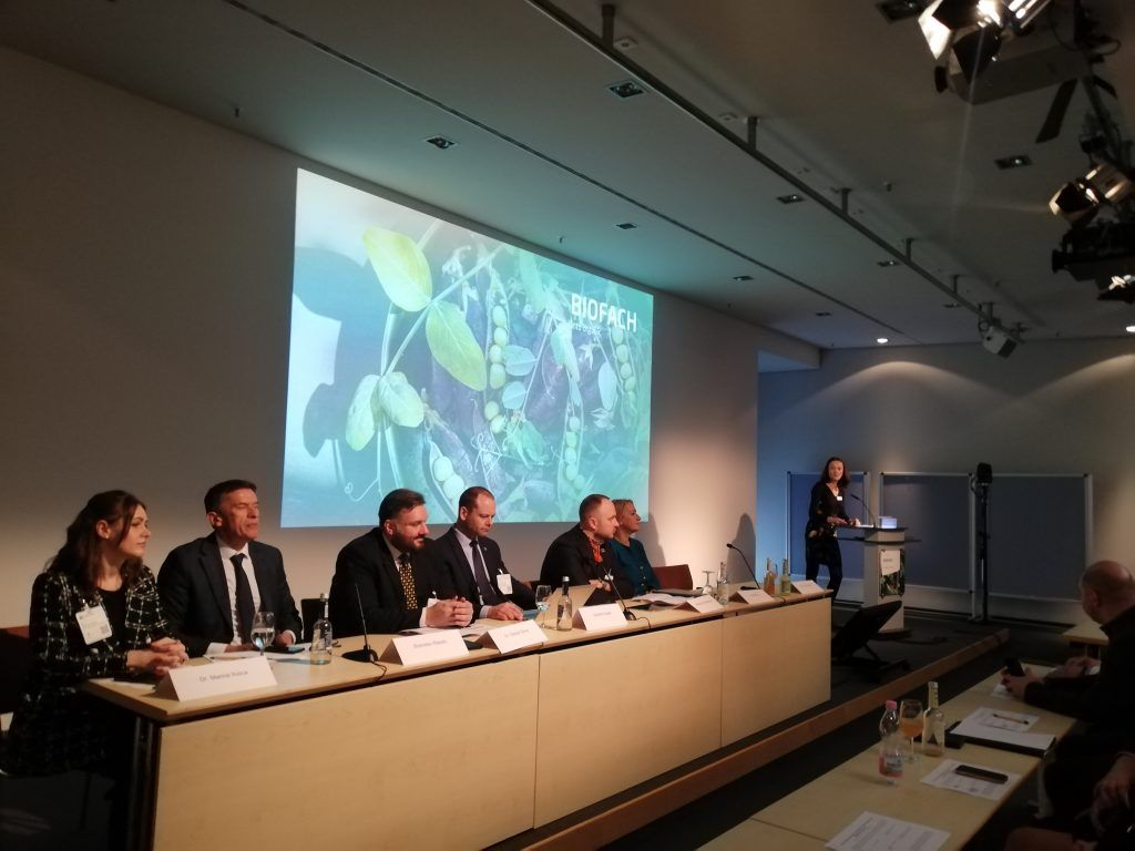 Az ÖMKi ügyvezetője, Dr. Drexler Dóra beszél a BIOFACH konferencián