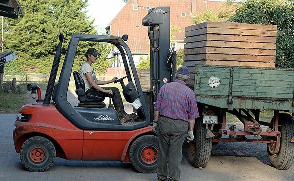 „A homlokrakodó már csak egy tartalék rakodó arra az esetre, ha a teleszkópos rakodó meghibásodik, vagy ha nagy távolságok vannak az udvartól.” 