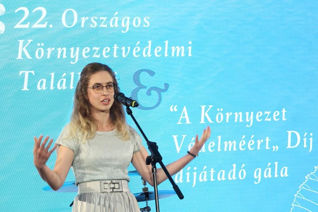 A Környezetvédelmi Szolgáltatók és Gyártók Szövetsége (KSZGYSZ) a Környezet Védelméért díjjal széles körben kívánja felhívni a figyelmet a környezetvédelmi eredményekre - Fotó: FB: a Corn Oil Press Kft. ügyvezetője, Pinczés Mariann, a 2022-es év "vállalkozás" kategóriájának győztese
