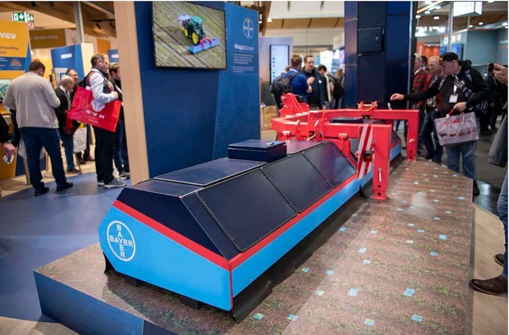 A hordozható permetezőgép elvileg hasonló a jól ismert EcoRobotix ARA-hoz. A Bayer Crop Science az Agritechnica 2023 kiállításon mutatta be a Spotsprayer MagicSprayer 6000-et.