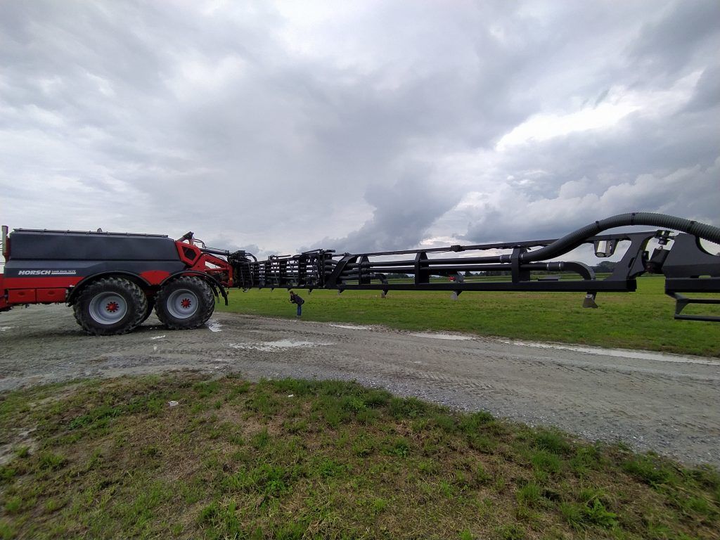 A HORSCH Leeb Xeric 14FS műtrágyaszóró gép - Fotó: Magro.hu, CSZS, Landau