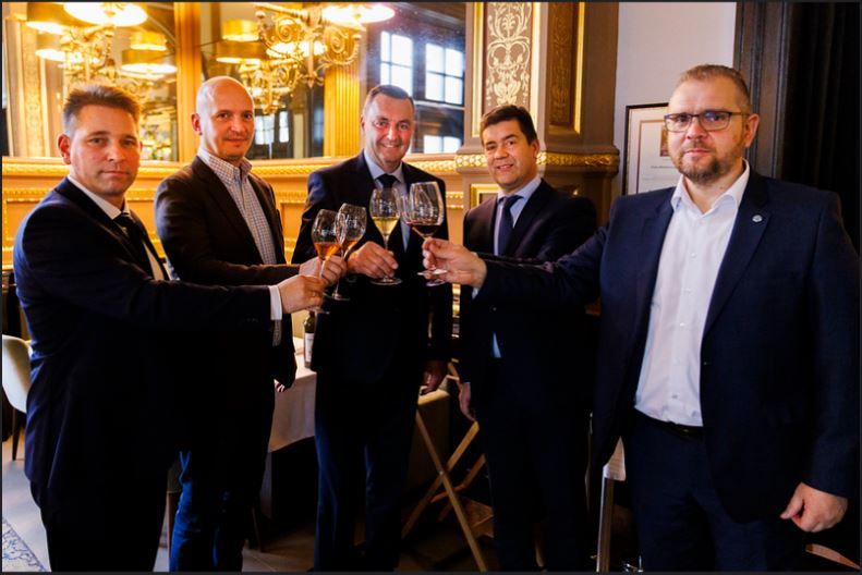 Kiváló borászok koccintása Budapesten, a FELIX Kitchen&Bar egységben