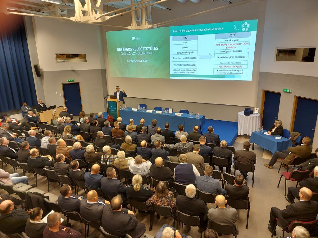 A NAK országos küldöttgyűlésén Feldman Zsolt mezőgazdaságért és vidékfejlesztésért felelős államtitkár a 2024-es agrártámogatások témájáról beszélt részletesen - Fotó: Magro.hu, CSZS, Gödöllő