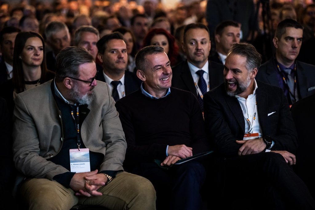 A szövetkezés múltjáról és lehetőségeiről beszélt dr. Gyuricza Csaba, a MATE rektora (középen) egy interjúban - Fotó: Portfolio