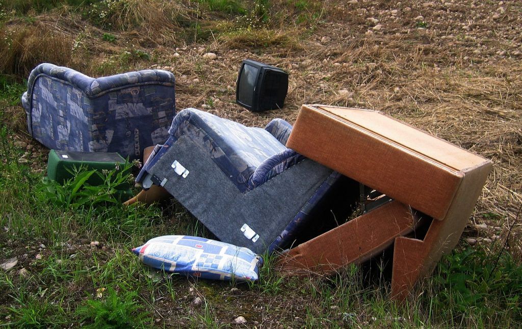 Bár az utóbbi években a növényvédőszer-csomagolóanyag visszagyűjtése, a biogáztermelő létesítmények felállítása és a hulladékégetés megtiltása remek eredményeket hozott, az illegális hulladéklerakók száma mégis növekszik