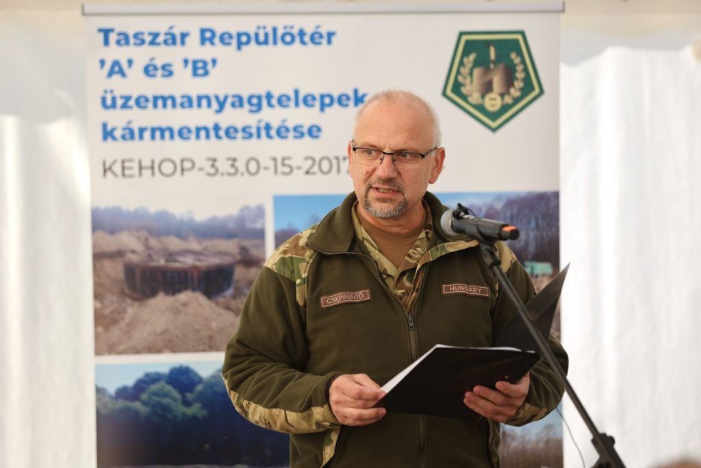 Cseppentő József ezredes, a Honvédelmi Minisztérium Védelemgazdasági Hivatal infrastrukturális és belsőelemzési főigazgató-helyettese beszélt a kármentesítés részleteiről - Fotó: Sonline, Lang Róbert