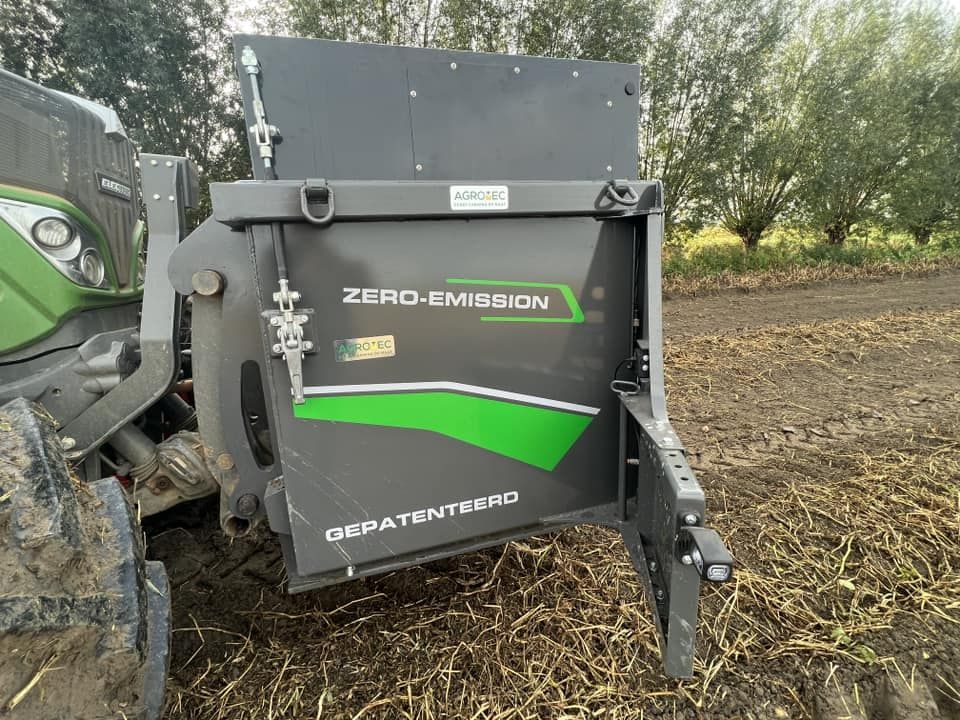 Munkában az elektromos hajtású traktor - Fotó: FB