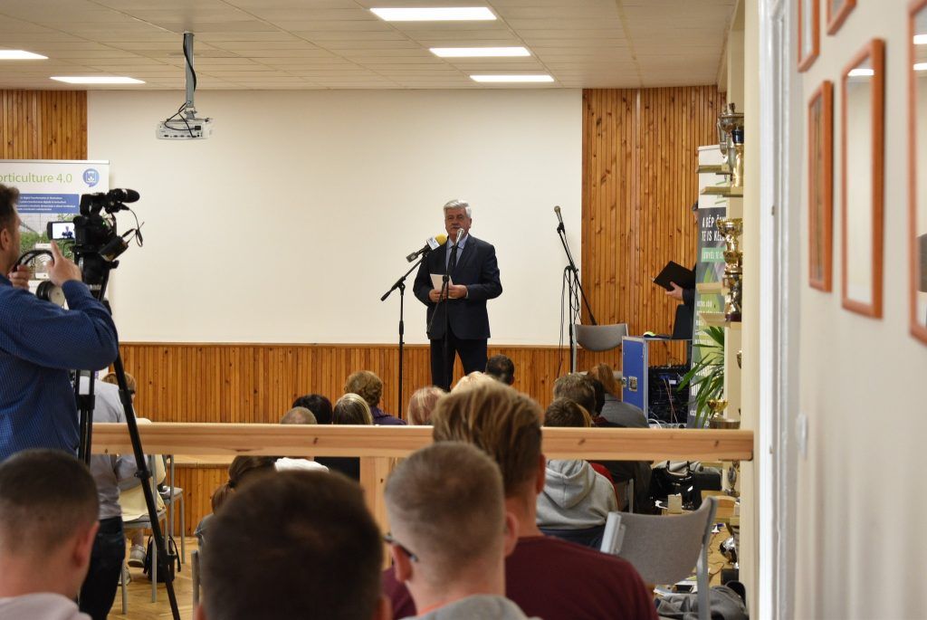 Farkas Sándor mezőgazdasági miniszterhelyettes a precíziós gazdálkodás, az automatizálás, a robotika, a GPS-alapú rendszerek és a drónok alkalmazásáról is beszélt