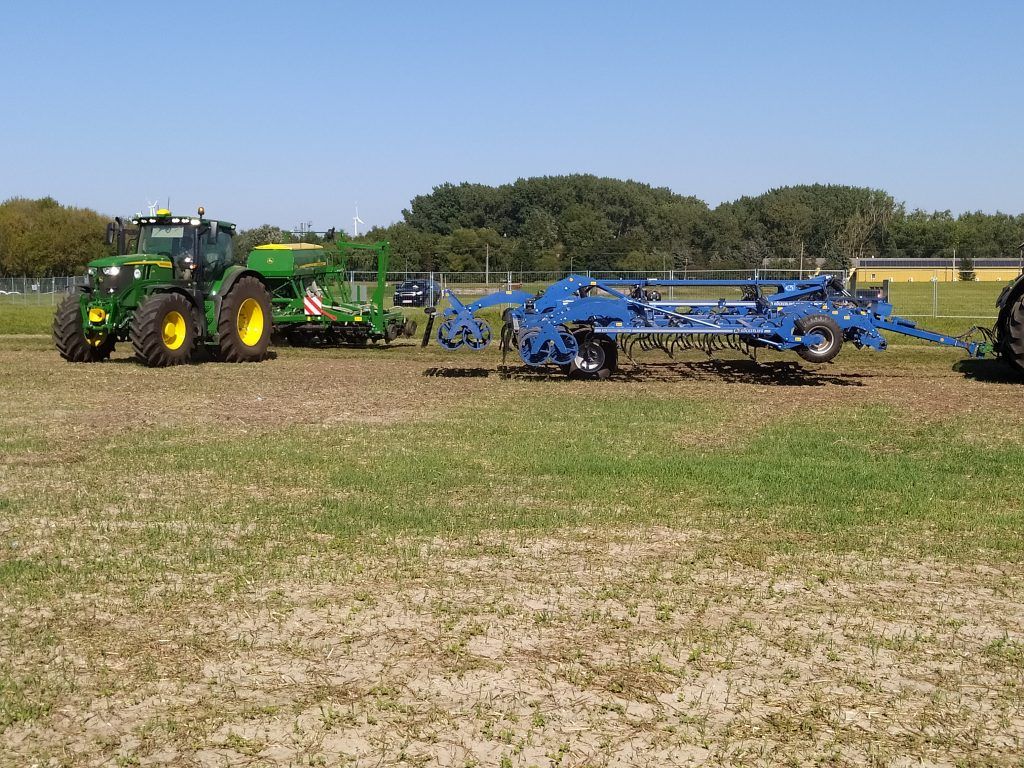 John Deere Köckerling gépek a képen - Fotó: Magro.hu, CSZS, Bábolna