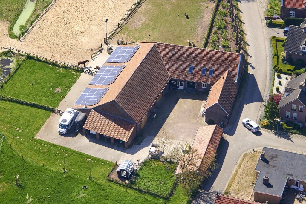 Az Európai Parlament megszavazta a megújuló energia-irányelv módosítását, ezzel is segítve az európai zöld megállapodásban és a REPowerEU tervben vállaltak teljesítését. Gyorsabb lesz az új erőművek, például a nap vagy a szél energiáját hasznosító létesítmények, valamint a meglévő rendszerek átalakításának engedélyeztetése is
