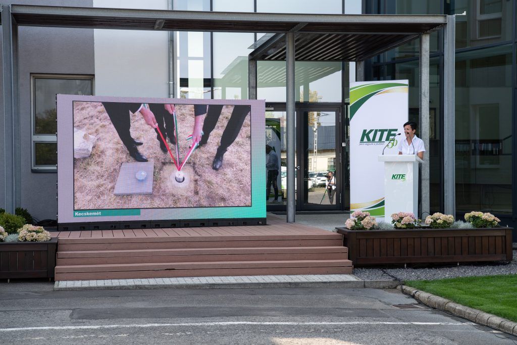 Biztos helyen várják az üzenetek a 25 év elteltét