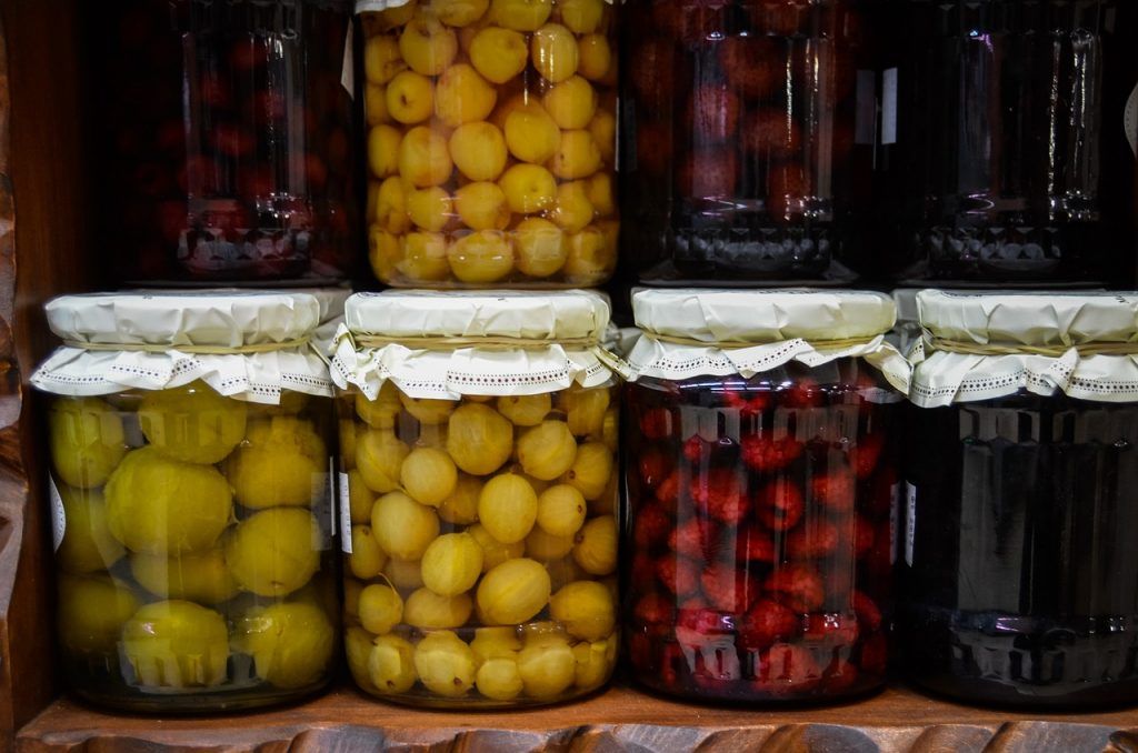 Több érintett gazdálkodó is megfogalmazta a kérdést, hogy az őstermelőnek EPR-kötelezettsége keletkezik-e a gyümölcs, vagy a zöldség értékesítése során felhasznált papírzacskók, illetve az üvegek után