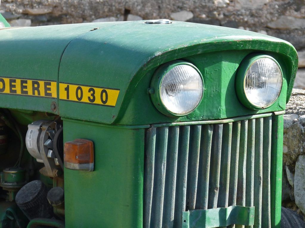 John Deere-ből 37-et adtak el májusban, ami 77-tel kevesebb, mint egy évvel korábban, Claas-ból 29 darab talált gazdára, 3-mal kevesebb, mint 2022 azonos időszakában.