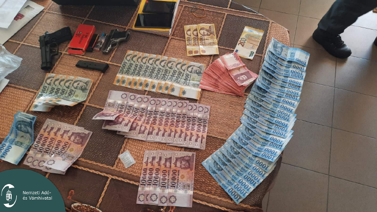 Fiktív számlákkal kereskedő bűnszervezetet számolt fel a NAV a Bács-Kiskun vármegyei Baja városában