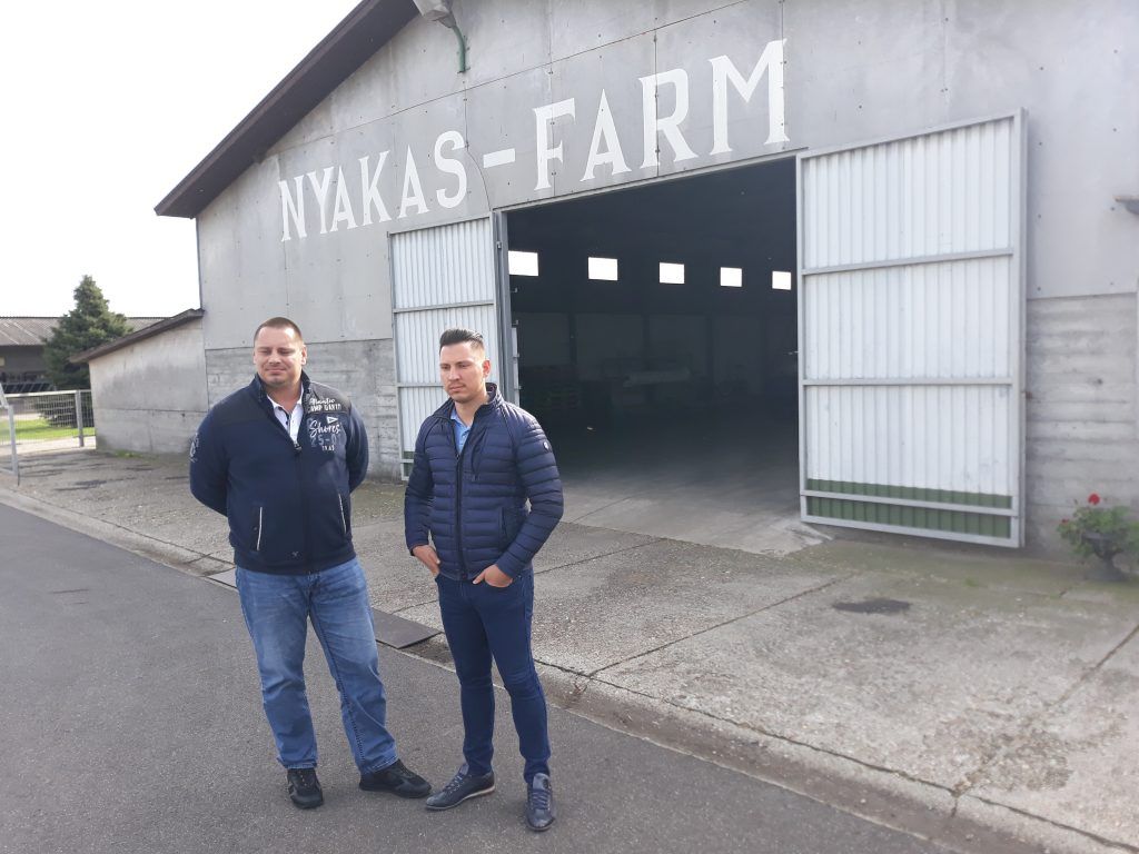 Nyakas András két agrármérnök fia, ifjabb András (balra) és Tamás is fontos részt vállal a gazdaság vezetésében - Fotó: Magro.hu, CSZS, Hajdúnánás