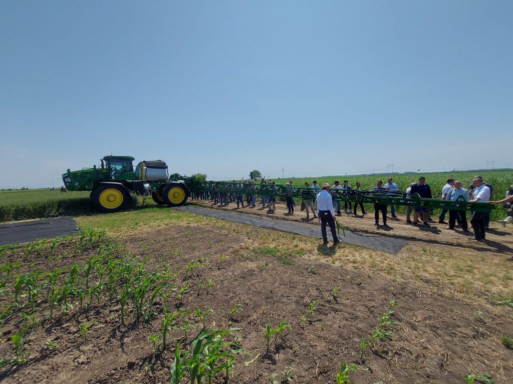 Kiemelkedő technológiai felszereltséggel bír az Európában először Nádudvaron debütáló John Deere See & Spray okos permetezője - Fotó: Magro.hu, CSZS, Nádudvar