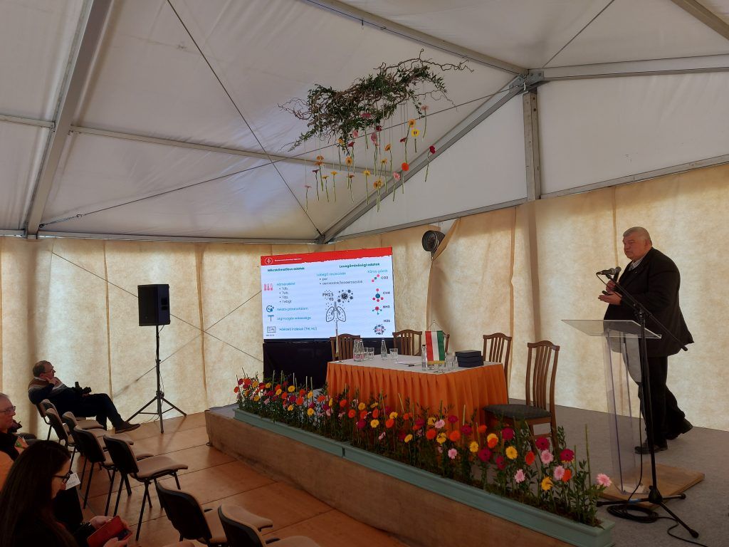 Dr. Hejel Péter, az Állatorvostudományi Egyetem szakembere a konferencián - Fotó: Magro.hu, CSZS