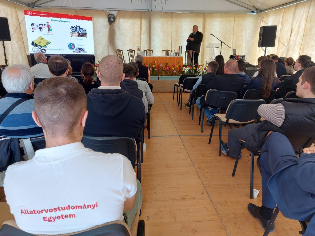 Nagy számú Állatorvostudományi Egyetem hallgató is részt vett a konferencián - Fotó: Magro.hu, CSZS