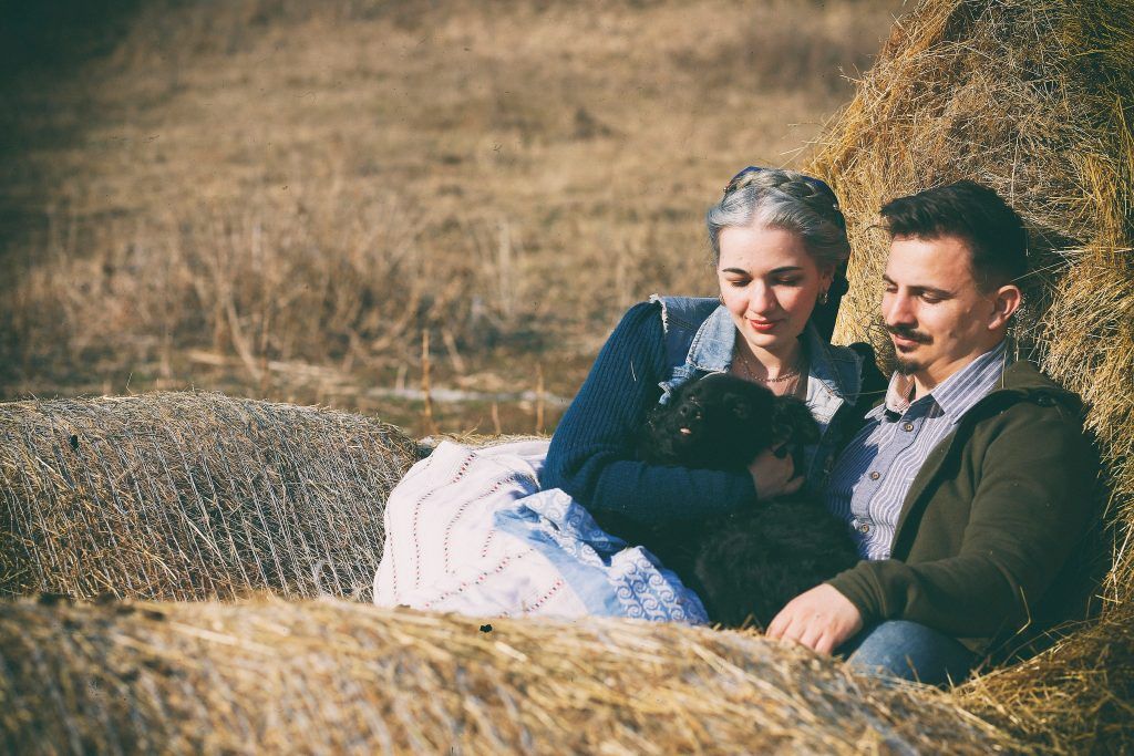 Anna és Dávid, valamint kutyájuk - Fotó: Remény Farm