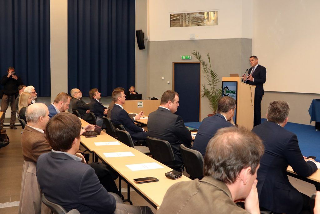 Dr. Gyuricza Csaba rektor beszél “A mezőgépipar fejlesztése az agrár-termékpályákon” című konferencián - Fotó: Balázs Gusztáv