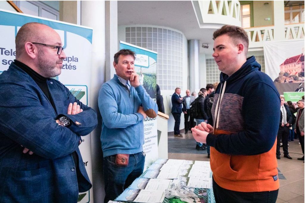 Tóth Nándor (jobbra), a Széchenyi-egyetem másodéves agrármérnök-hallgatója - Fotó: Májer Csaba József