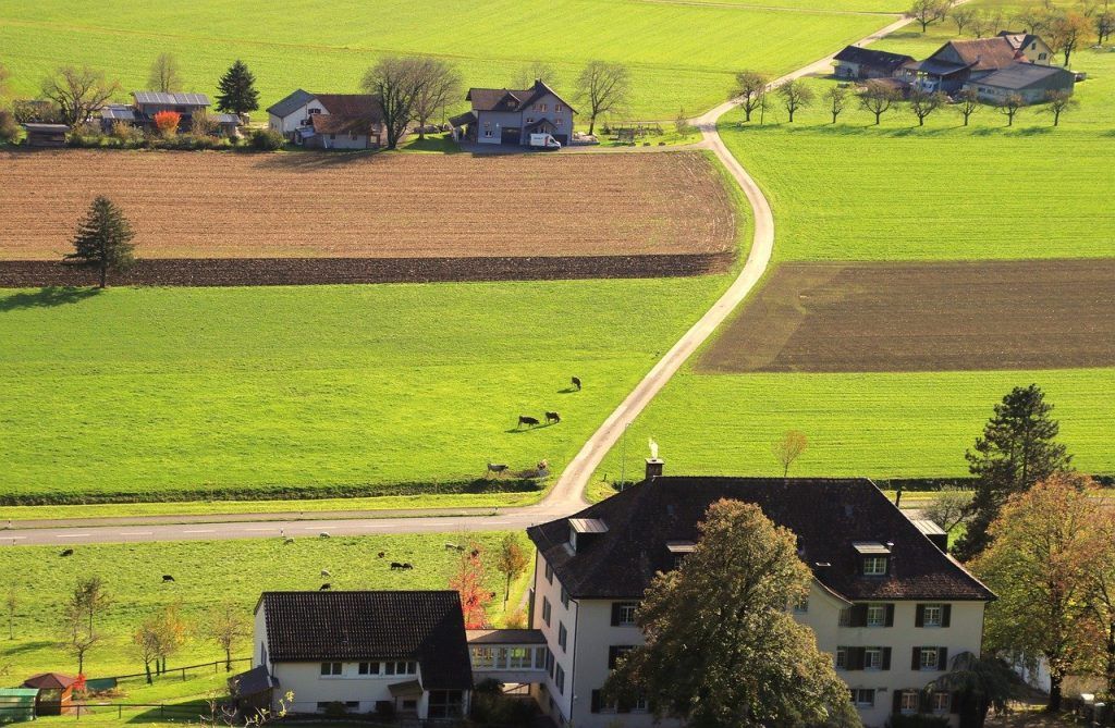 Azok a területek, amelyekre AÖP-előírás(oka)t választ a termelő, nem kerülnek kizárásra az AKG-ból, de arra ügyelni kell, hogy bizonyos AÖP- és AKG-gyakorlatok együtt és egyszerre nem vállalhatók vagy teljesíthetők ugyanazon a területen