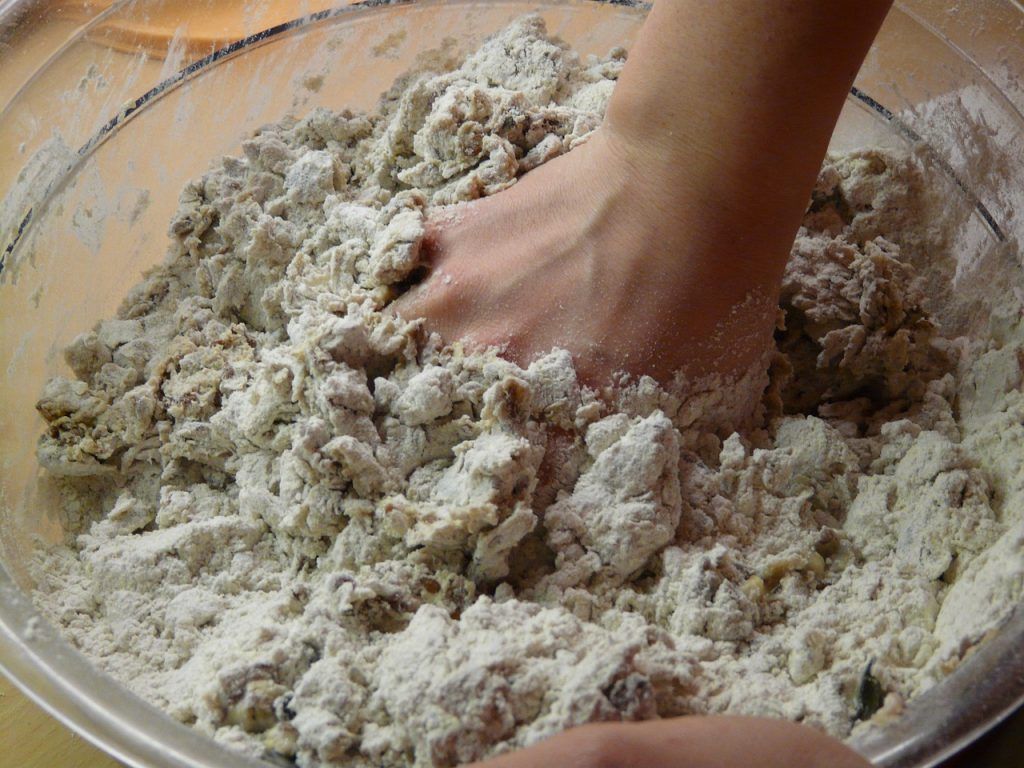 A takarmánykeveréket helyben állítják elő, a takarmányreceptúrákat pedig az éppen rendelkezésre álló takarmány-alapanyagok tápanyagtartalma, illetve az állomány életkora, szükségletei alapján ők maguk számolják ki