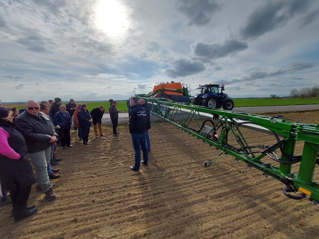 A biostimulátorok mellett a foltpermetezés növényfelismerő technológiájával a precíziós szakmai napon - Fotó: Magro.hu, CSZS, Zimány