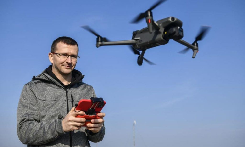 Demeter Péter, a Petya AgroTV alapítója és működtetője mezőgazdasági témájú videókat készít drónnal és kamerákkal - Fotó: Pavel Bogolepov | Forrás: Népszava