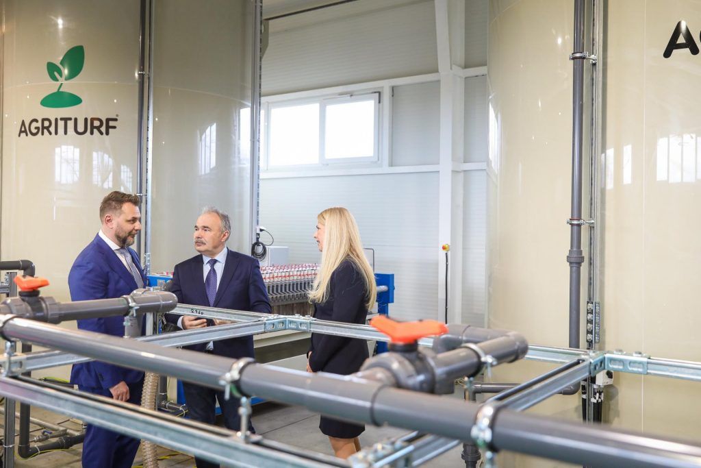 A Borsod-Abaúj-Zemplén megyei Mezőkövesden avatták fel az AGRITURF 2022 Zrt. tőzeghumát koncentrátum előállító üzemét - Fotó: Fekete István, AM