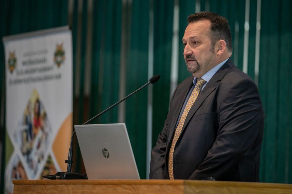 Dr. Stündl László, a Debreceni Egyetem MÉK Kar dékánja arról is beszélt, hogy az agrárkaron az oktatás mellett a tudomány, a kutatás, valamint a szaktanácsadás is nagy szerepet kap - Fotó: Czinege Melinda, Haon